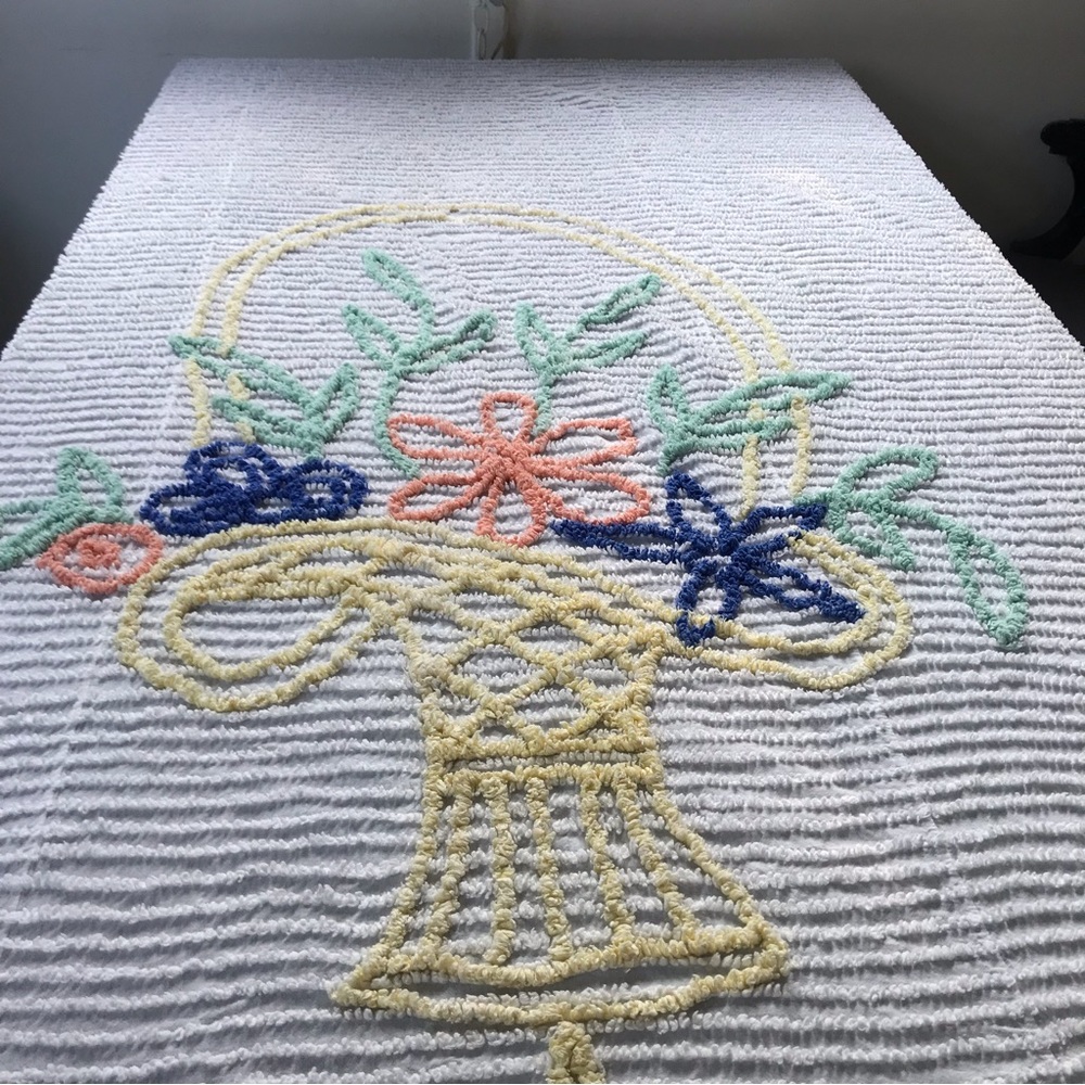 Vintage chenille bedspread coverlet   87x 103